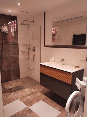 Hair dryer, towels, soap, toilet paper - Arrive.feel good.enjoy (Wagrain)