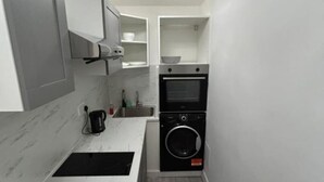 Fridge, microwave - London Paddington nearby (Greater London)