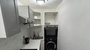 Fridge, microwave - London Paddington nearby (Greater London)