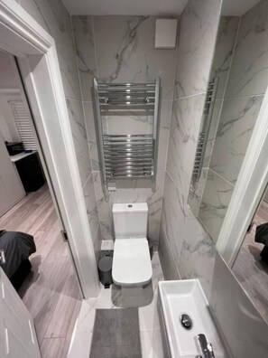 Bathroom - Central London, Zone 2, Studio Flat (Greater London)