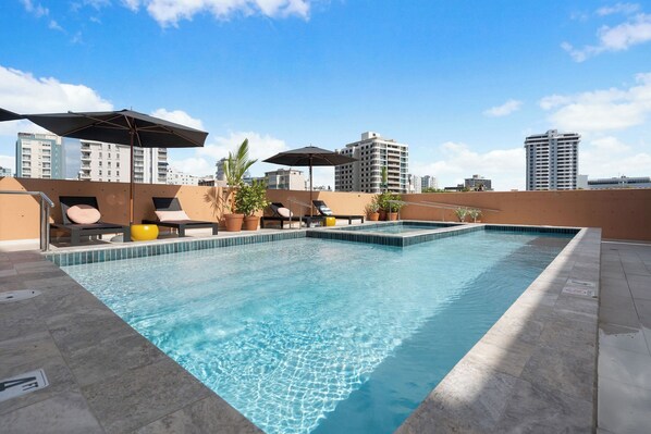 Unclassified image, 1 of 31, button