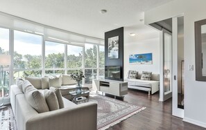 Luokittelematon kuva, 4 kautta 30, painike