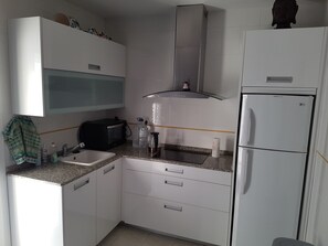 Private kitchen - Vacation home in Riumar with pool - sun, beach & privacy, Villa Enrico (Riumar)