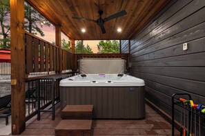 Outdoor spa tub - Amenity Haven! Pool, Mini Golf, Game Room, Sauna, Gym, Cold Plunge, Spa, Slide (Broken Bow)
