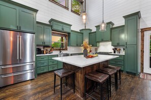 Private kitchen - Amenity Haven! Pool, Mini Golf, Game Room, Sauna, Gym, Cold Plunge, Spa, Slide (Broken Bow)