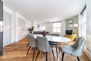 Dining - EC1V Central London Spacious 3 Bedroom Stay (London)