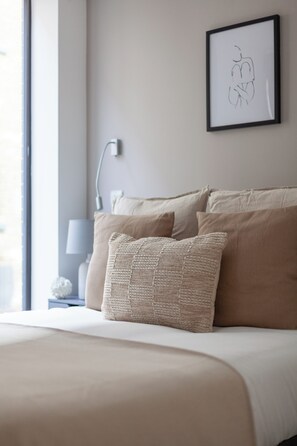3 bedrooms, iron/ironing board, WiFi, bed sheets - EC1V Central London Spacious 3 Bedroom Stay (London)