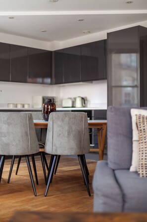 Dining - EC1V Central London Spacious 3 Bedroom Stay (London)