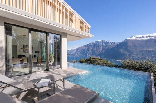 Villa Incanto: Luxury with a Panoramic Pool