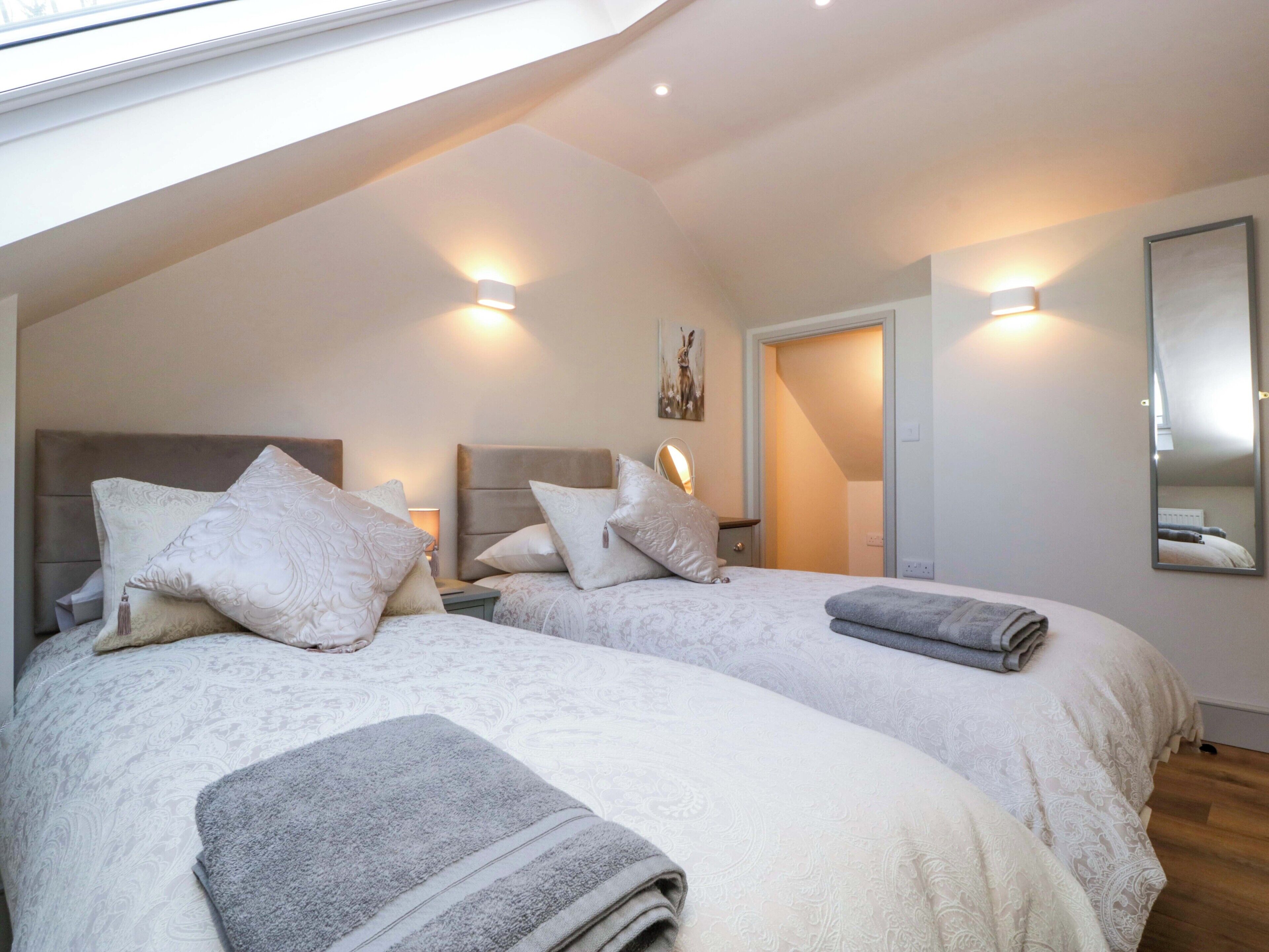 2 bedrooms, individually decorated, individually furnished, free WiFi