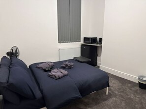 Iron/ironing board, WiFi, bed sheets - Modern Central London Room Zone1 (Greater London)