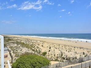 A beach with a fence, a clear sky, and the ocean. - Oceanfront 3BR Condo in Fenwick | Walk to Beach! (Fenwick Island)