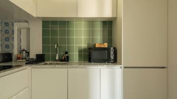Superior Apartment, 1 Bedroom, City View | Private kitchen