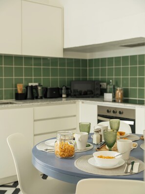 Premium Apartment, 1 Bedroom, City View | Dining - Esqina Apartments (Lisbon)