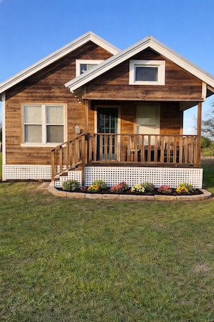 Exterior detail. Beautiful 2-bedroom farmhouse with AC in charming Needville. Pet friendly