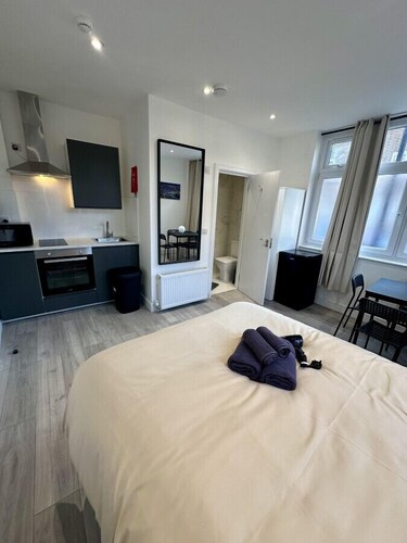 Studio near London Bridge with private kitchen