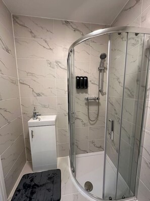 Hair dryer - Vauxhall/Victoria moments away (Greater London)