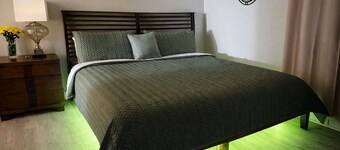 3bd Home 5 mins from Airport, 10 mins to downtown! Workers & Families come
Enjoy