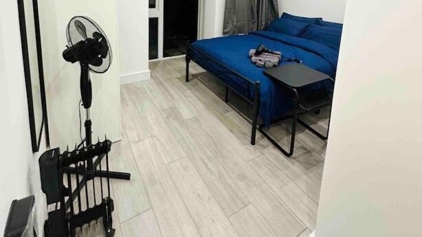 1 dormitori, planxa i posts de planxar, wifi i roba de llit 