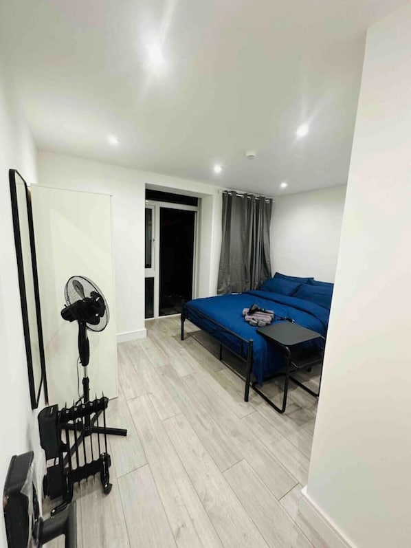 Iron/ironing board, WiFi, bed sheets - London Bridge/Waterloo close by (Greater London)