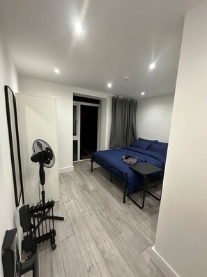 Iron/ironing board, WiFi, bed sheets - London Bridge/Waterloo close by (Greater London)