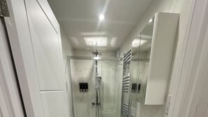 Hair dryer - Nine Elms/US Embassy London Room (Greater London)