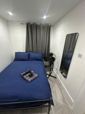 Iron/ironing board, WiFi, bed sheets - Nine Elms/US Embassy London Room (Greater London)