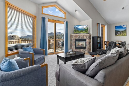 Mountain Retreat: 2 King Rooms | Private Hot Tub | Near RMNP
