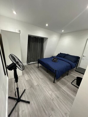 Iron/ironing board, WiFi, bed sheets - Small Studio Flat Central London zone 1 (Greater London)