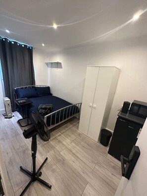 1 bedroom, iron/ironing board, WiFi, bed sheets - Central London Zone 1 (Greater London)