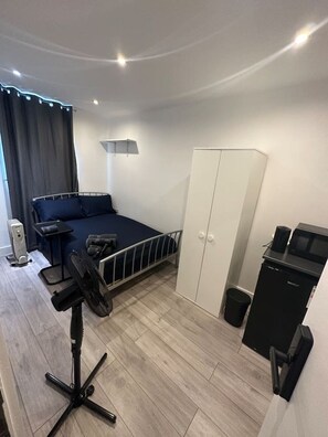 1 bedroom, iron/ironing board, WiFi, bed sheets - Central London Zone 1 (Greater London)