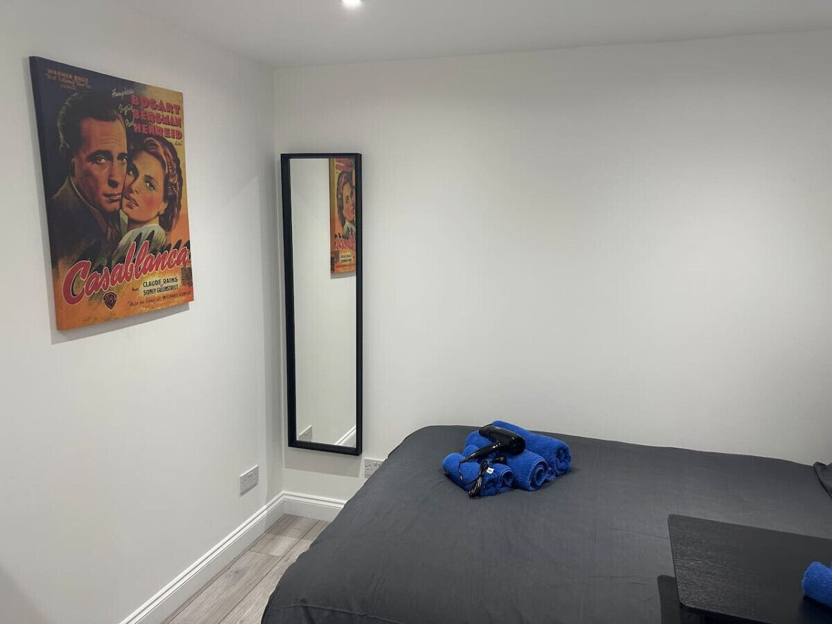 1 bedroom, desk, iron/ironing board, WiFi