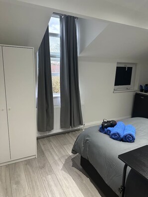 1 bedroom, desk, iron/ironing board, WiFi - Central London- Zone 1/2 En-suite Room (Greater London)