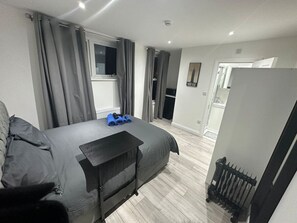 1 bedroom, desk, iron/ironing board, WiFi - London Waterloo 10mins away (Greater London)