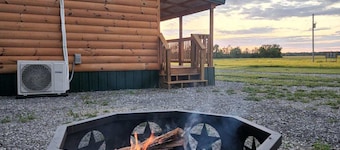 Cozy 1-bedroom cabin in adorable Equality with AC