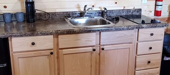 Cozy 1-bedroom cabin in adorable Equality with AC