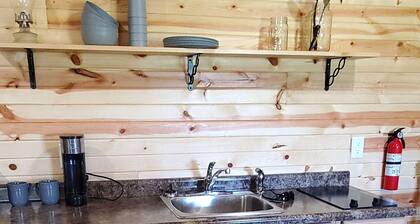 Cozy 1-bedroom cabin in adorable Equality with AC