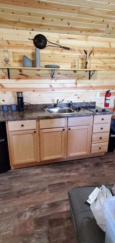Cozy 1-bedroom cabin in adorable Equality with AC