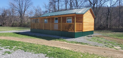 Cozy 1-bedroom cabin in adorable Equality with AC