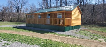 Cozy 1-bedroom cabin in adorable Equality with AC