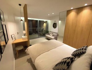 1 bedroom, iron/ironing board, WiFi, bed sheets - Luxury apartment with sea and hill views (Mandelieu-la-Napoule)