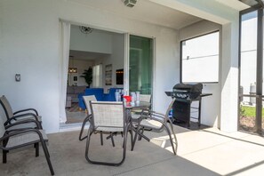 Outdoor dining - Casa 5Q c/ Piscina Spa no Storey Lake (Kissimmee)