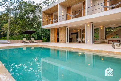 ¡Espectacular TopSpot® de Diseño Frente al Lago!