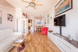 Living area - Mont&Lac | Lake View Apartment in Limone (Limone Sul Garda)