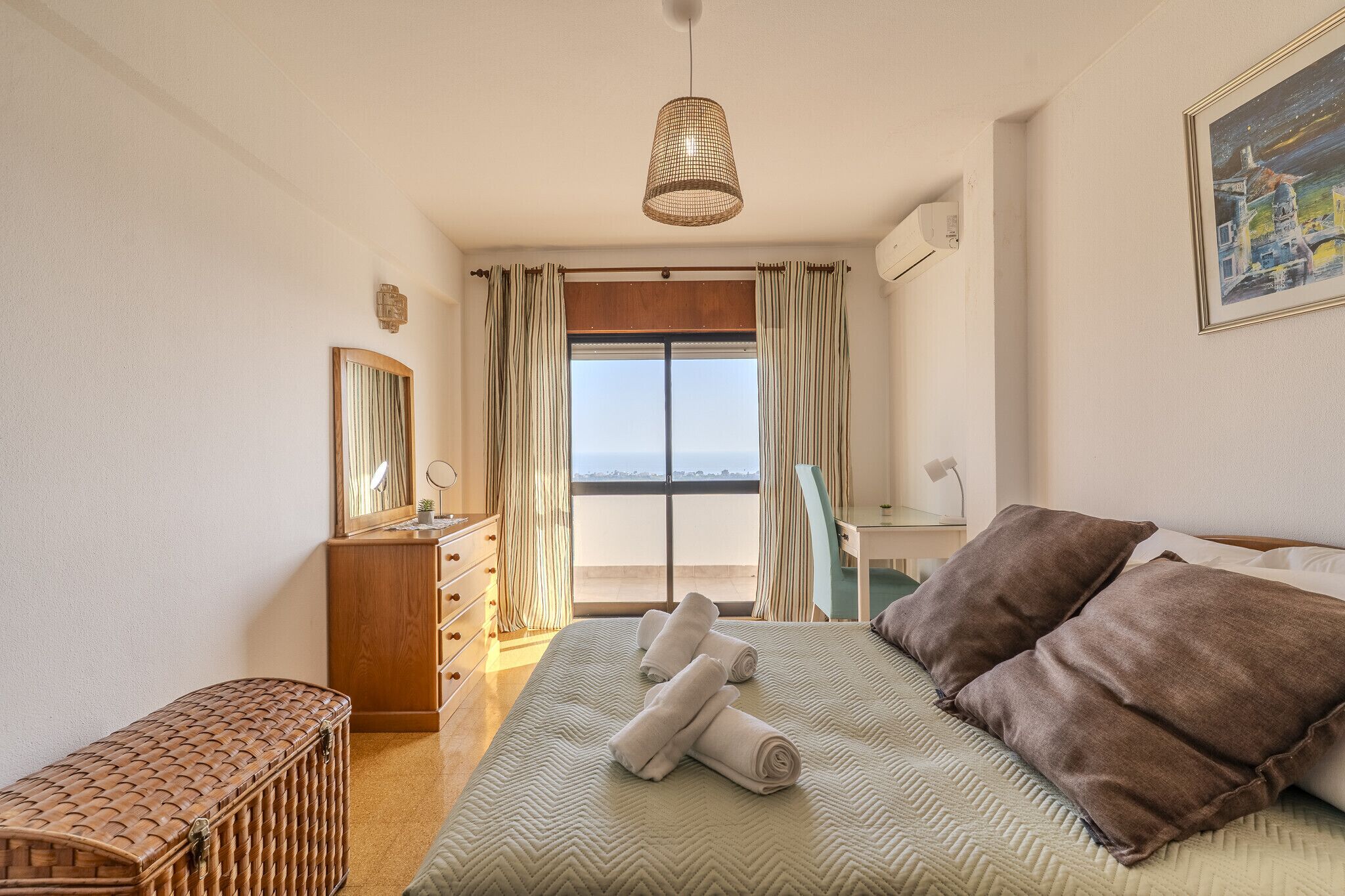 2 habitaciones, tabla de planchar con plancha y wifi gratis 