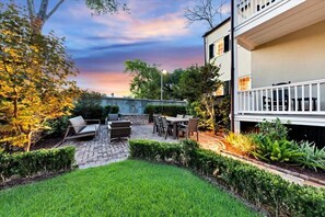 Outdoor dining - Rare, Historical Estate near Market St w. Parking (Charleston)