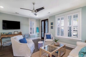 TV, offices - Cozy 3 Bedroom Home Near Sullivans Island (Mount Pleasant)