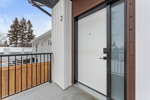 Property grounds - 3BR Home • 4 Min WEM • Science Fair & Elks Weekend (Edmonton)