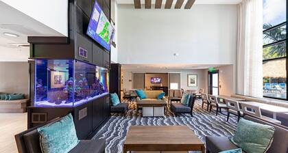 Accessible 2BR Pool-View Family Suite in Naples