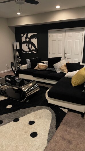 Interior - Cozy 2-bedroom Lower Level Home near ATL Airport with Pool Table& fitness room! (Atlanta)